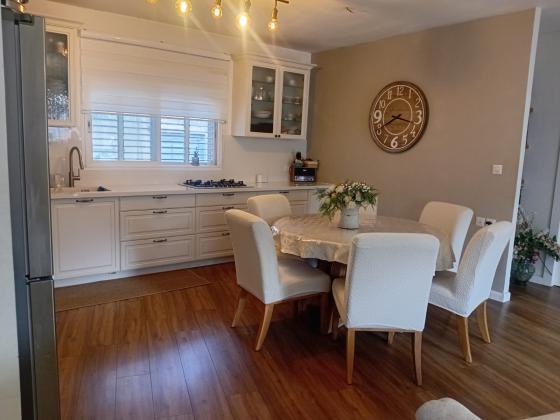 חפץ מרדכי 22, המרכז השקט