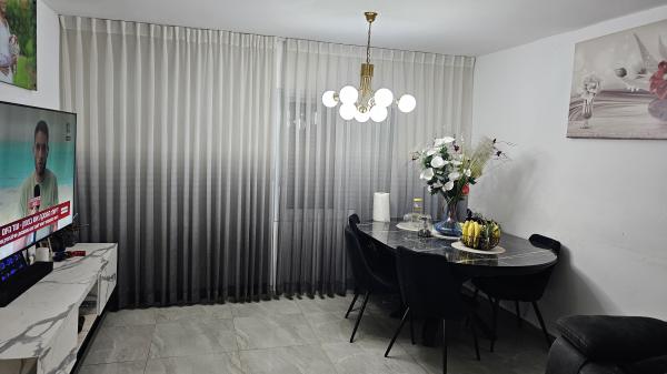 המרגלית 26, הפרחים