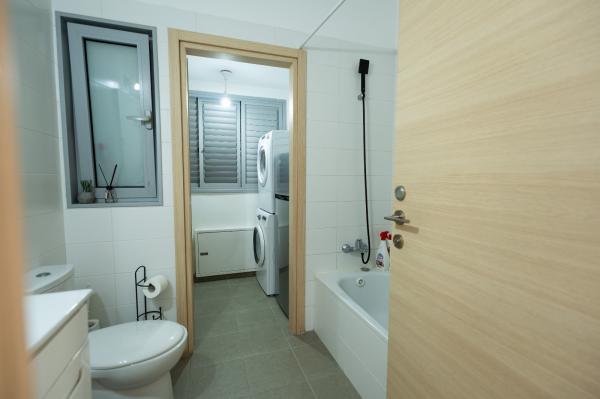 אקליפטוס 7, שער הגיא