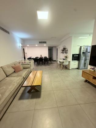 בשכונת ל' החדשה