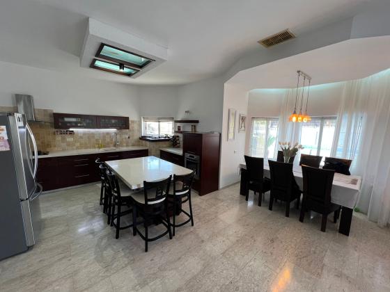 מונטיפיורי, קרית מנחם