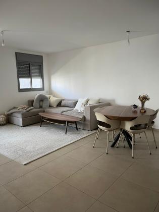 הלימונית 11, סיגליות