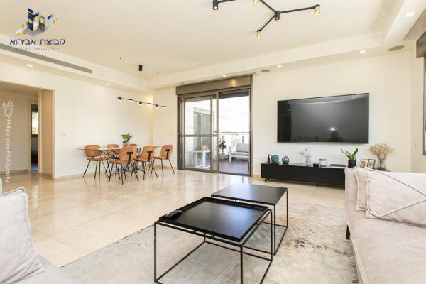 חלמיש 4, רמת אלמוגי