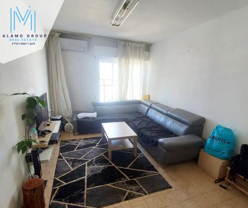 שקד 104, קרית משה