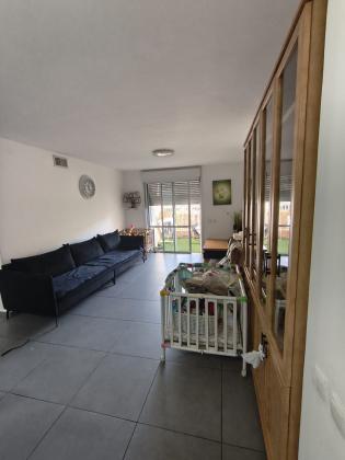 שבט יהודה 13, אחיסמך