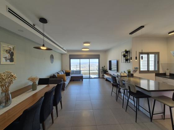 עופרה חזה 4, פסגות אפק