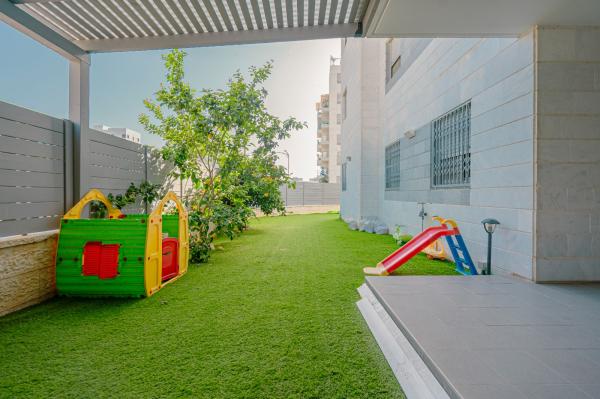 הלוטם 5, הפרחים