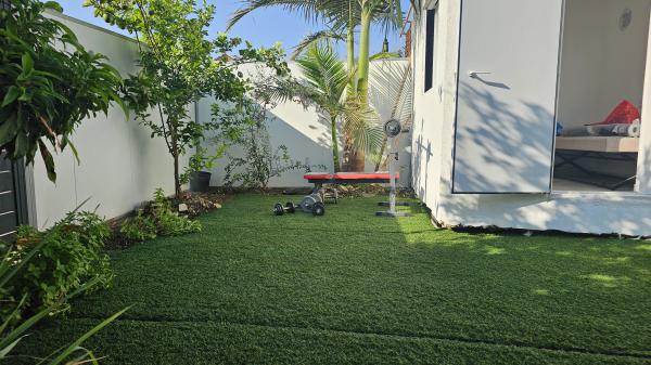 המרגלית 26, הפרחים