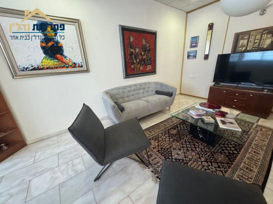 אתגר 2, אזור תעשיה טירת הכרמל