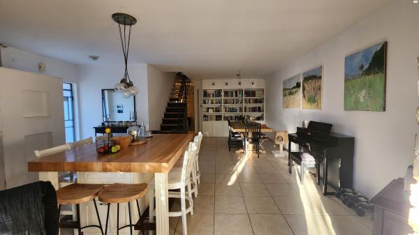 הברוש 22, צורן