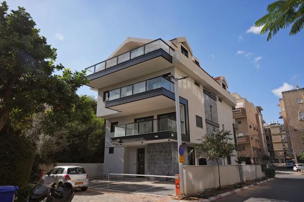 יוחנן הסנדלר 6, רמב"ם