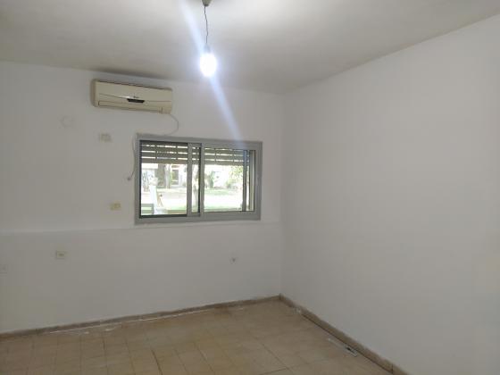 בני אפרים 215 (מעוז אביב א)