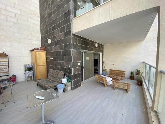 נחום שריג 51, רמות ב'