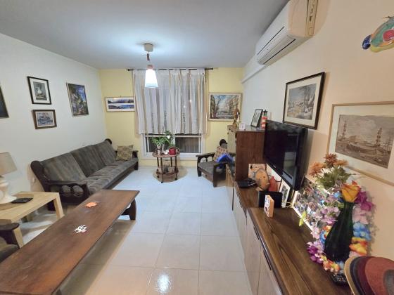 רוטנשטריך 24, כפר שלם