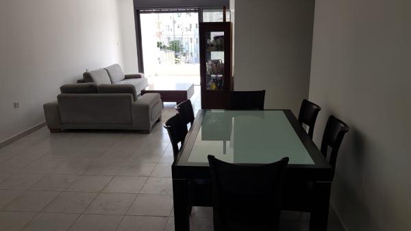 אנה פרנק 8, החרוזים