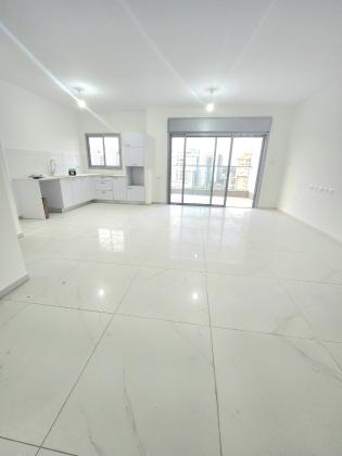 יצחק שמיר 10, נווה שרון