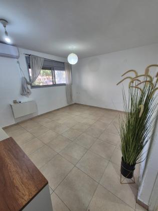 הבושם, לבנה וידידיה