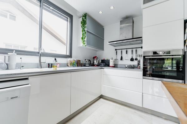 הנדיב, שיכון חברת חשמל