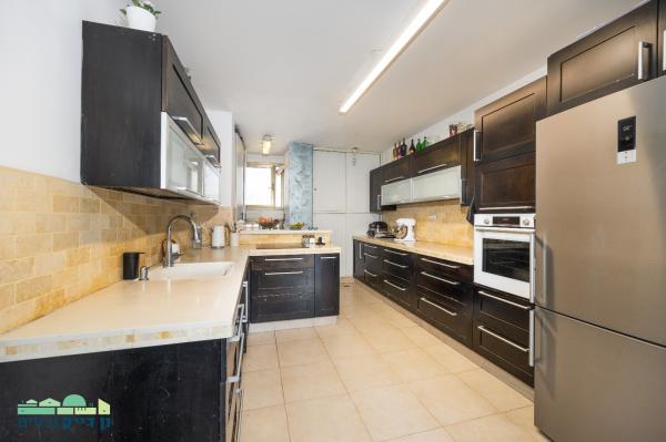 אריה ורשבסקי 1, הר חומה