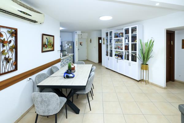 שמעון ויזנטל 1, חן הצפון