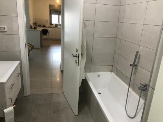 יוסף בורג 5, נווה זאב