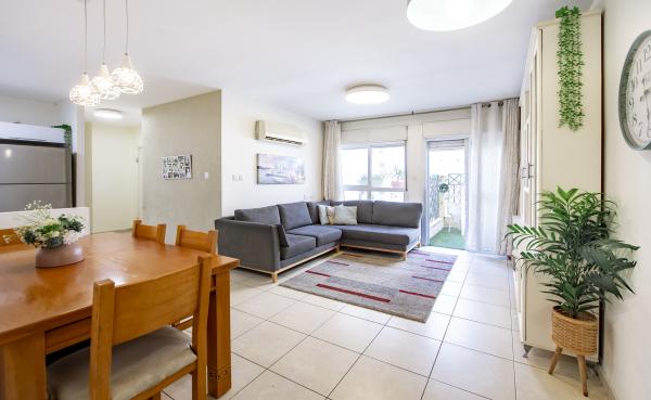 מנחם בגין, הדר גנים