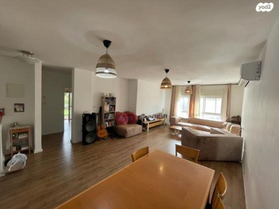 איילת הכרמל 1