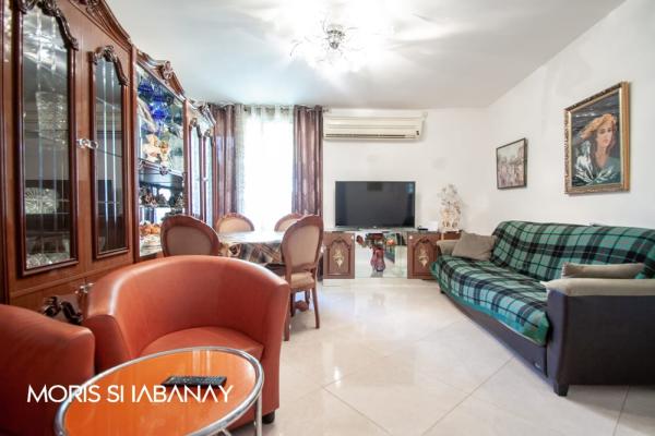 שאול המלך 135, שכונה יא