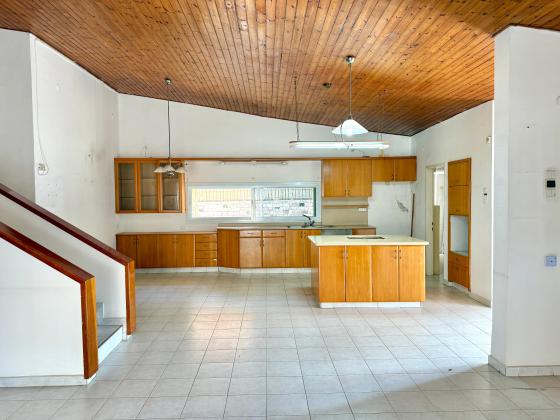 העצמאות 62, אפרידר