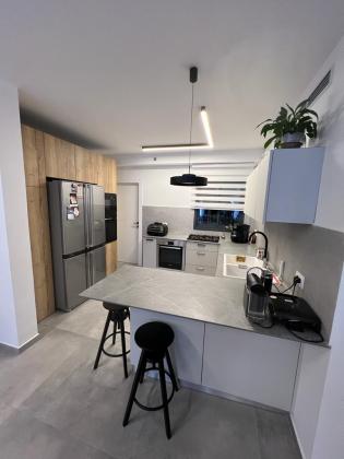 תבור 12, בית בפארק