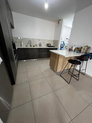 חרצית 4, רמת השקד