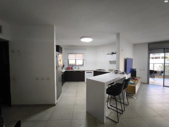 נחום סנה 22, רמות ב'