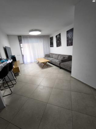 נחום סנה 22, רמות ב'