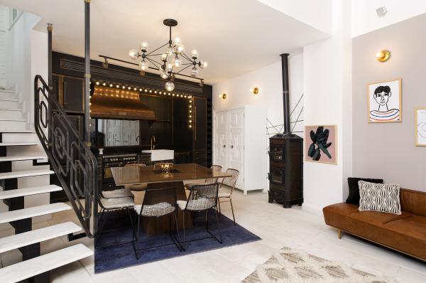 בשכונת נווה צדק