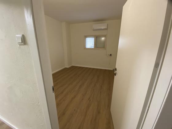 תרמ"ב 23, אברמוביץ