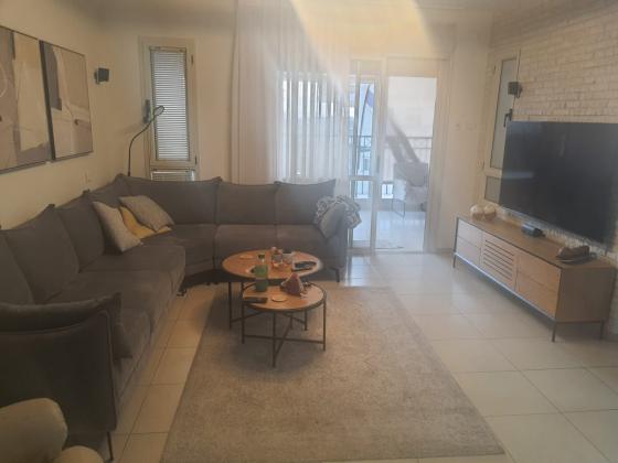 יקינטון 12, גבעת הרקפות