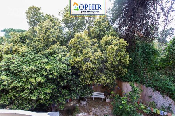 קריית ספר 6, אחוזה