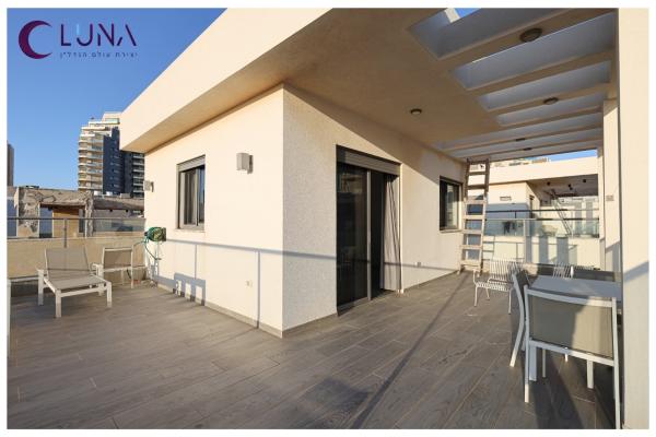 בני בנימין 30, גלי הים