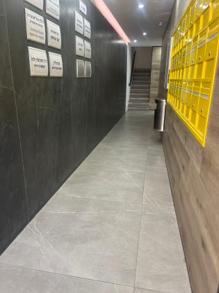 רוטשילד 53, אברמוביץ