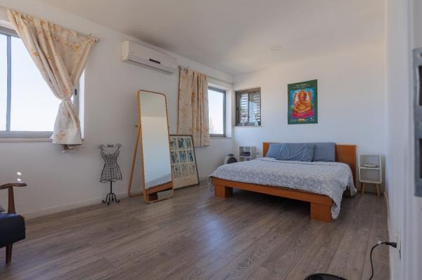 הס 6, הדר עליון