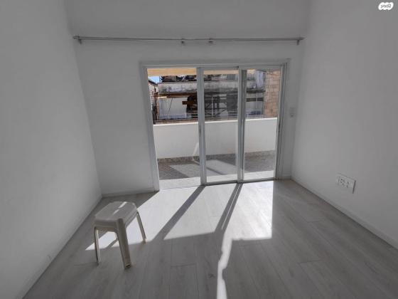 חבצלת 7, מרכז העיר