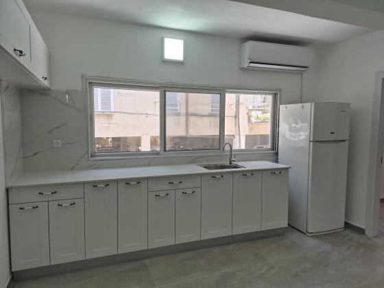 רמב"ם 35, רמב"ם