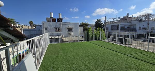 בשכונת קרית שלום