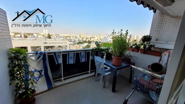 המעפילים 65, תל גיבורים