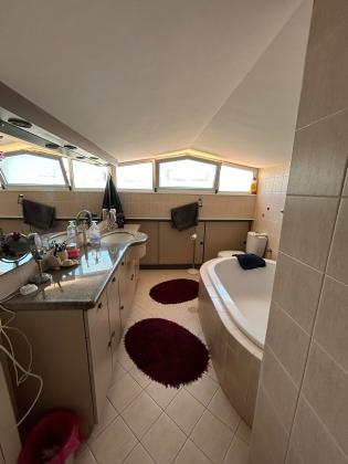 בשכונת רמת אלמוגי