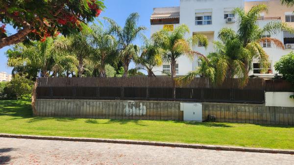 מנחם בגין 15, נווה הדרים