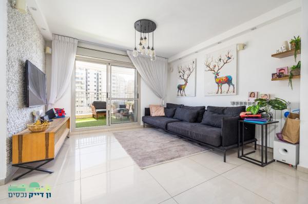 שמחת כהן, הר חומה