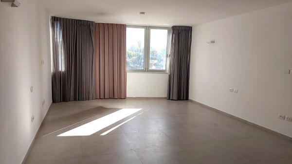 חבקוק 7, נמל תל אביב