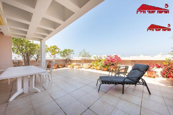 בשכונת נאות אשלים