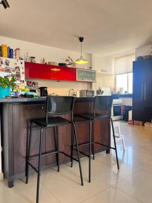 אוסישקין 98, אלון